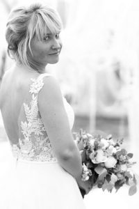 Braut mit Strauß beim Getting Ready Shooting | Hochzeitsfotograf bilderschlag Erfurt